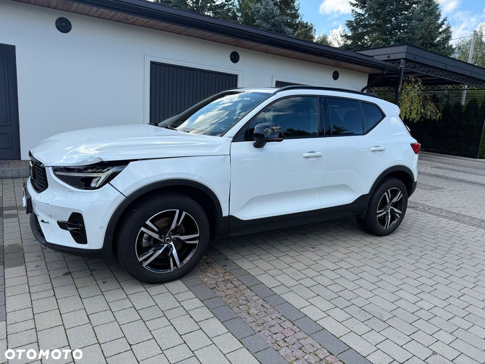 Volvo XC 40 B3 Plus Dark - 4