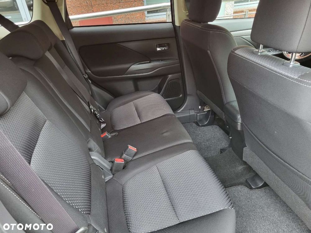 Mitsubishi Outlander - 27