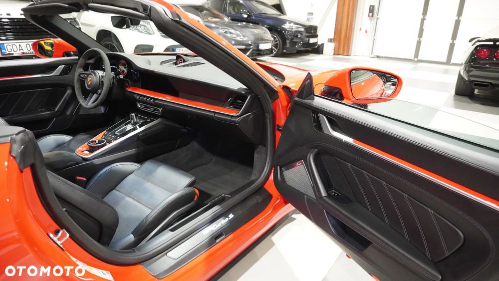 Porsche 911 911Turbo S Cabriolet - 9