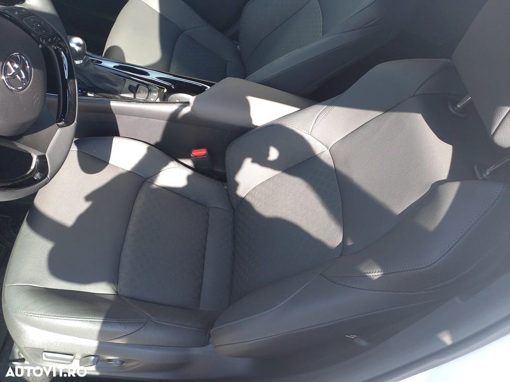 Toyota C-HR 2.0 HSD 184 CP 4x2 CVT C-lassy bi-tone - 12