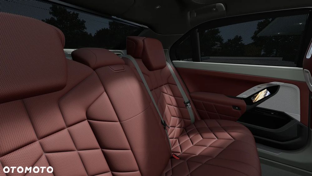 BMW Seria 7 M760e xDrive - 14