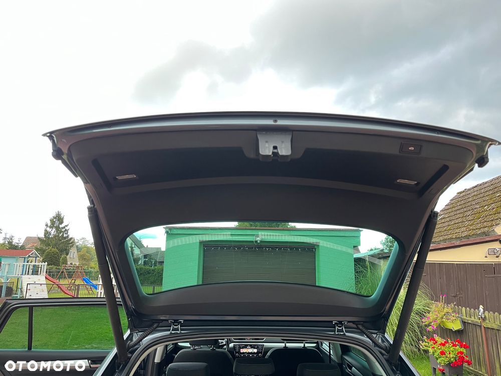 Skoda Superb Combi 2.0 TDI DSG Ambition - 27