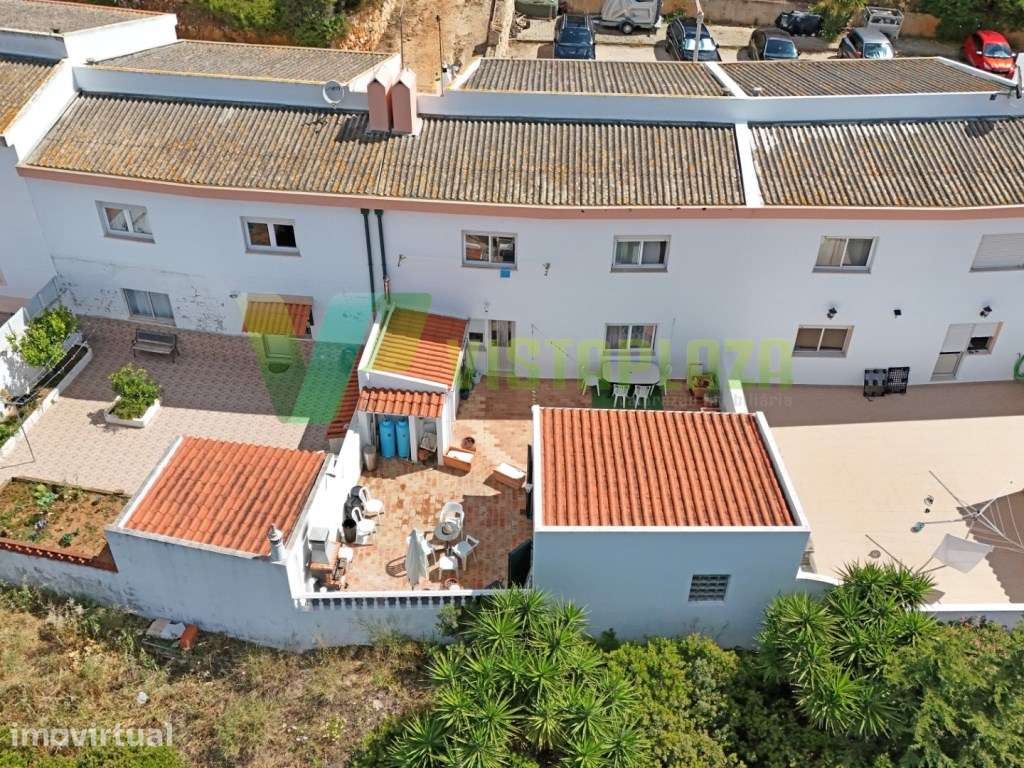Andar de Moradia T2+1 com Terraço a Sul em Almádena, Luz - Grande imagem: 3/27
