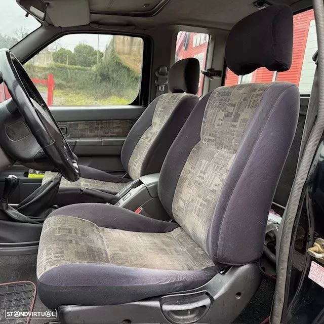 Nissan Navara 2.5 - 12