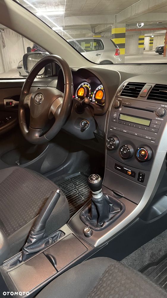 Toyota Corolla 1.6 Active - 11