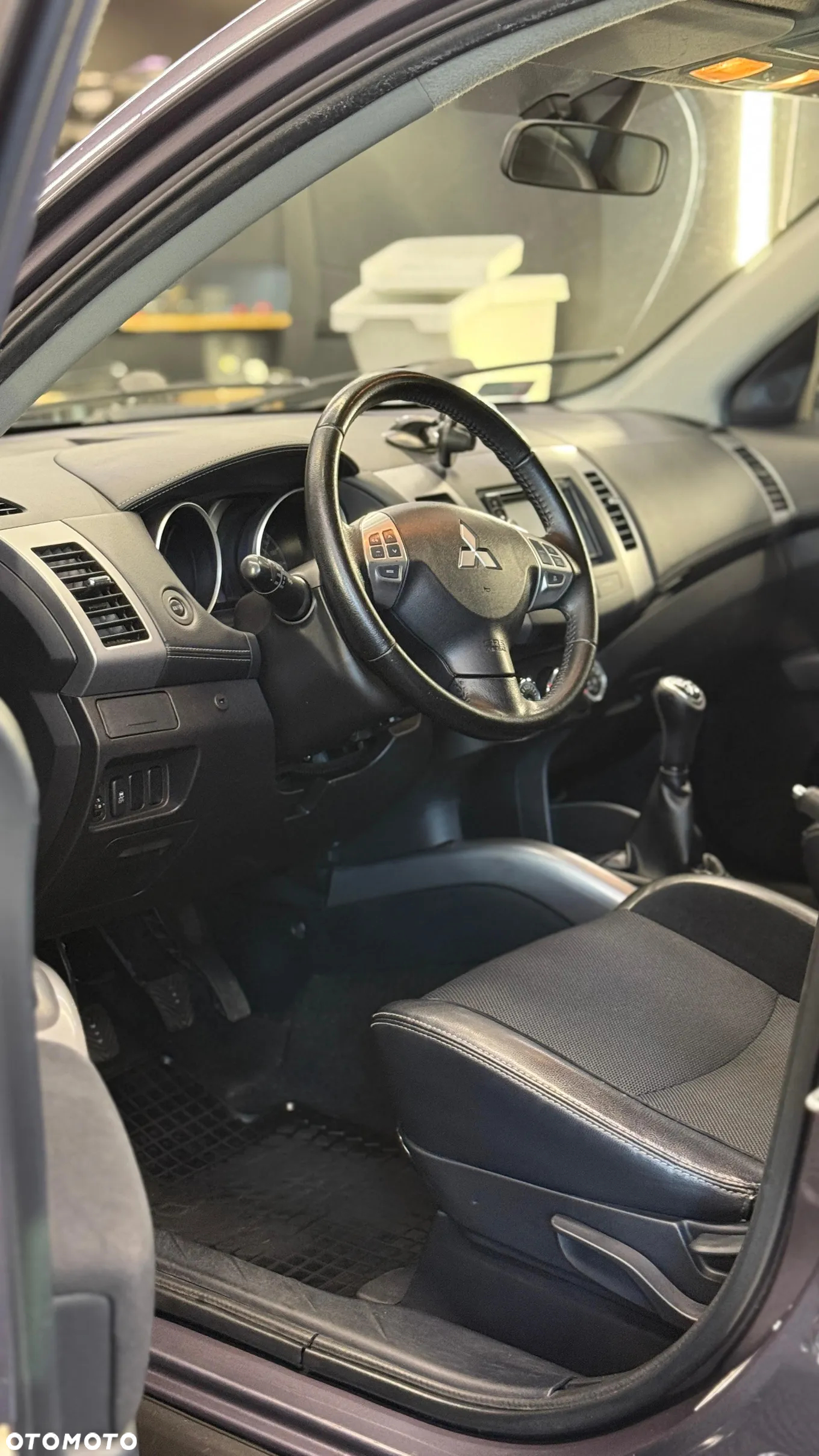 Mitsubishi Outlander 2.0 Intense + NAVI 2WD EU5 - 31