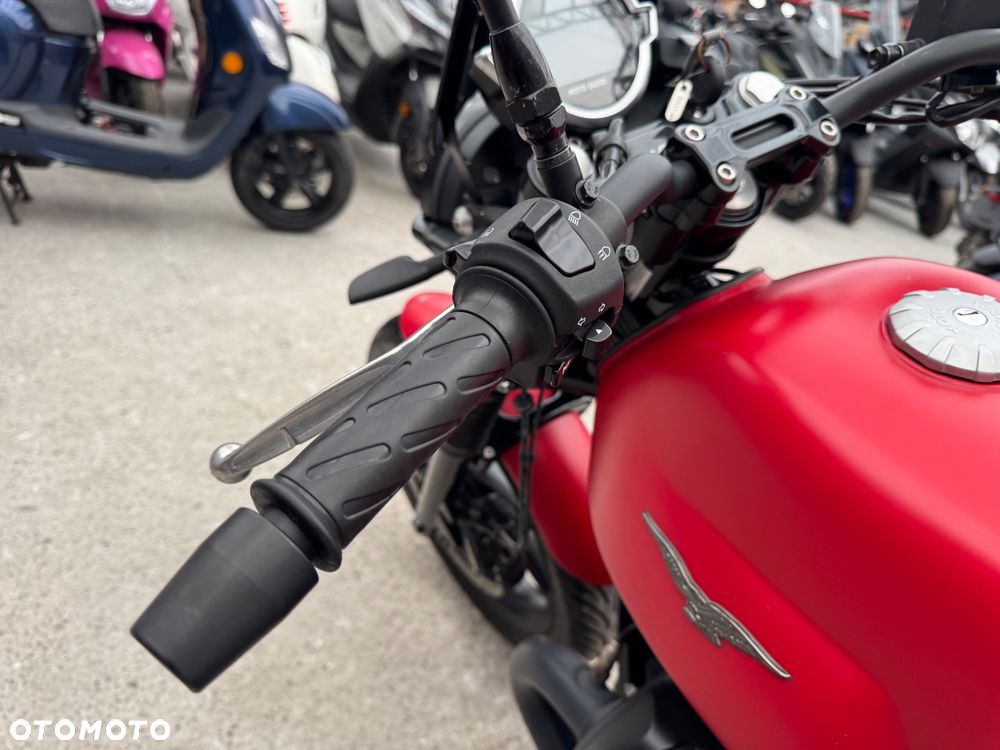 Moto Guzzi V85 - 19