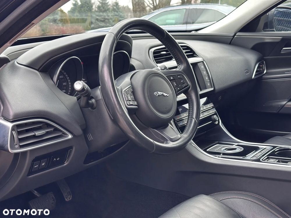 Jaguar XE 20d Prestige - 19