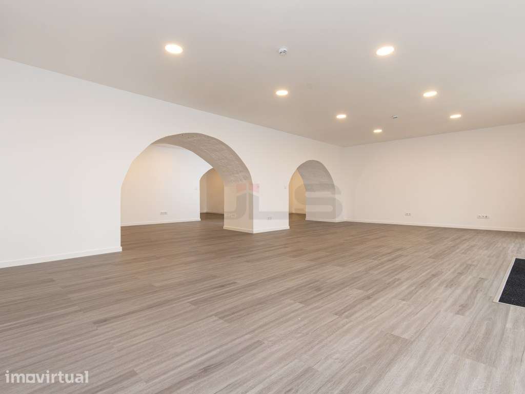 Arrendamento | Espaço Comercial Remodelado - Centro de Ponta Delgada - Grande imagem: 2/16