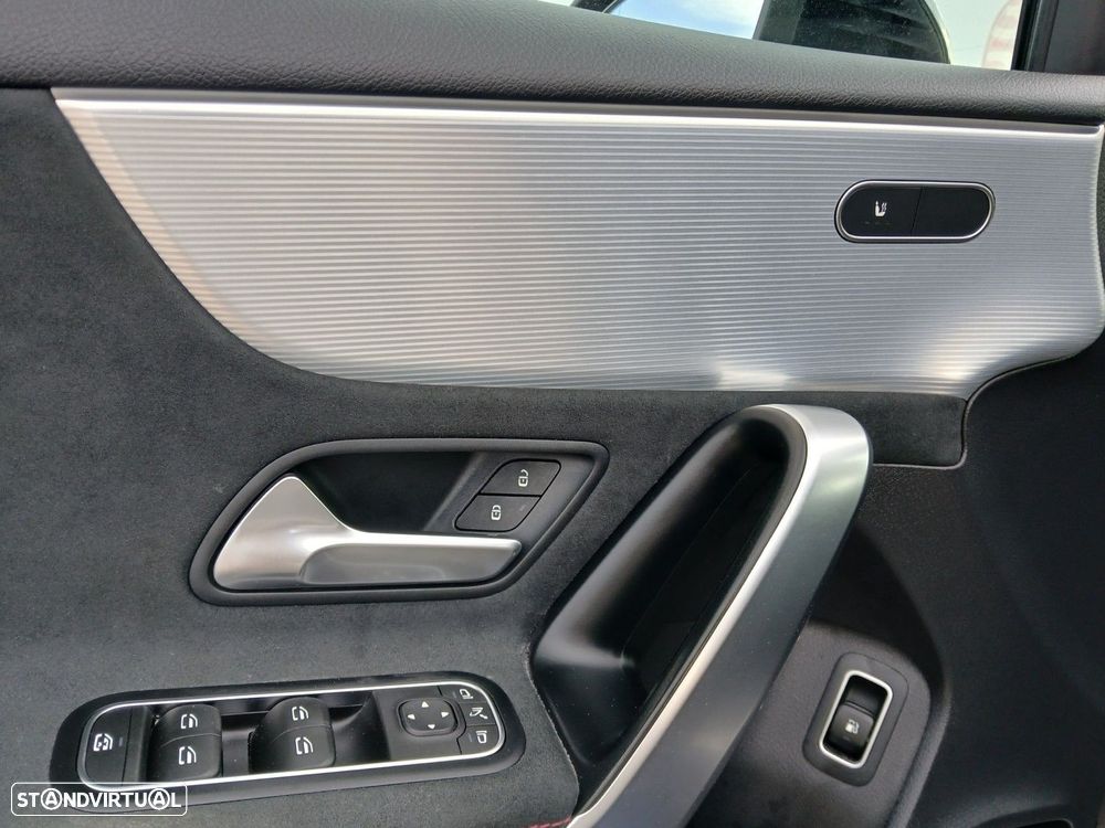 Mercedes-Benz A 250 e 8G-DCT AMG Line - 17