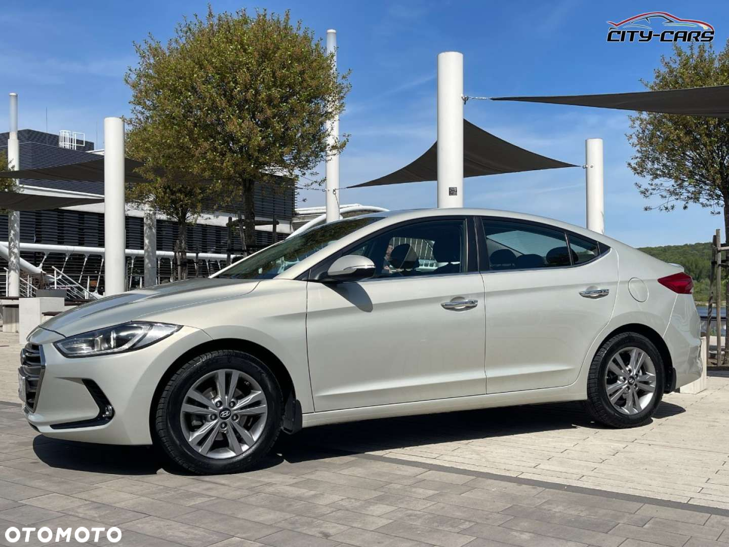Hyundai Elantra - 9