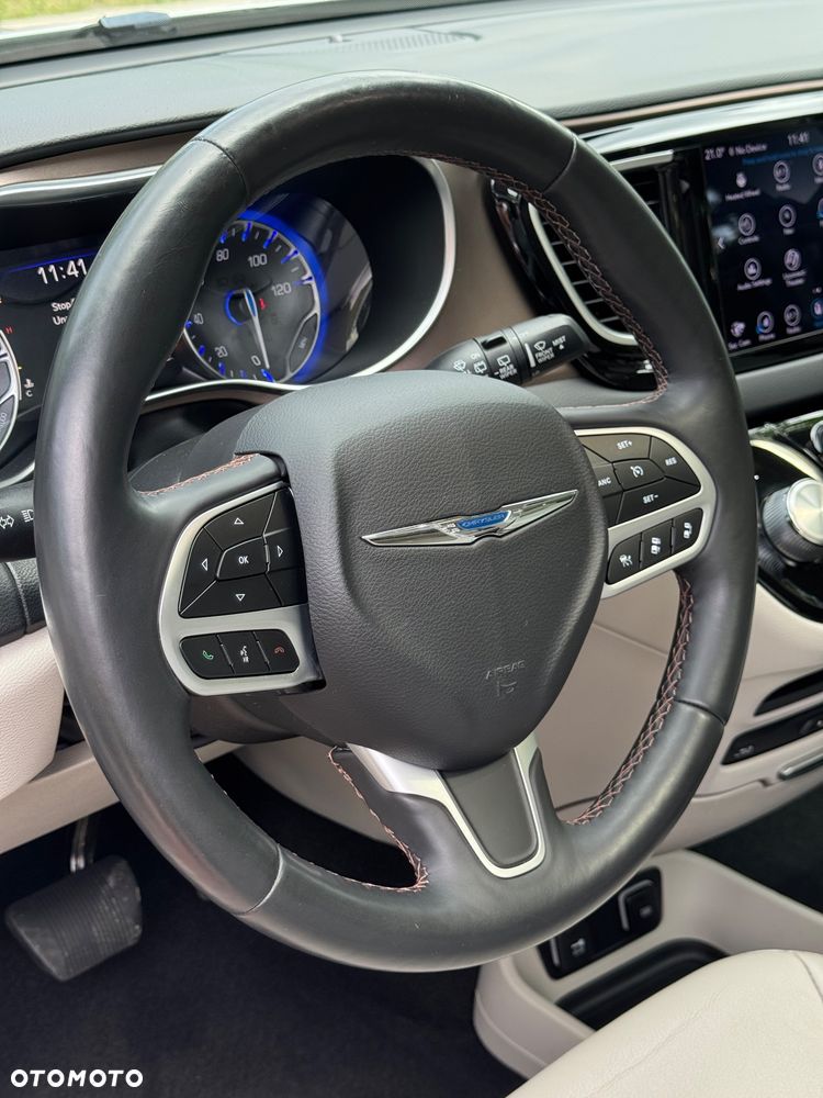 Chrysler Pacifica - 18
