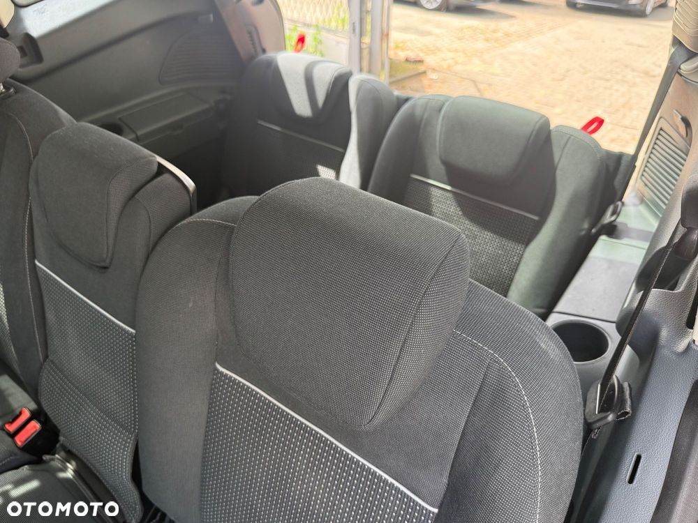 Ford Grand C-MAX - 13