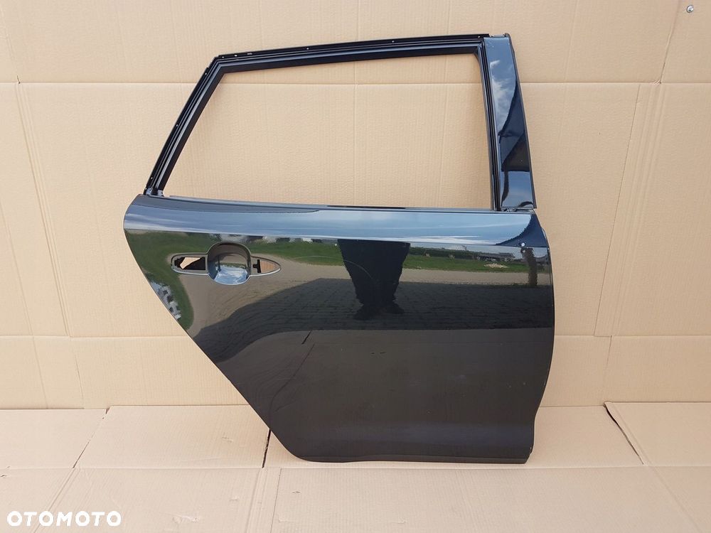 DRZWI TYŁ PRAWY TOYOTA COROLLA E21 KOMBI 18-