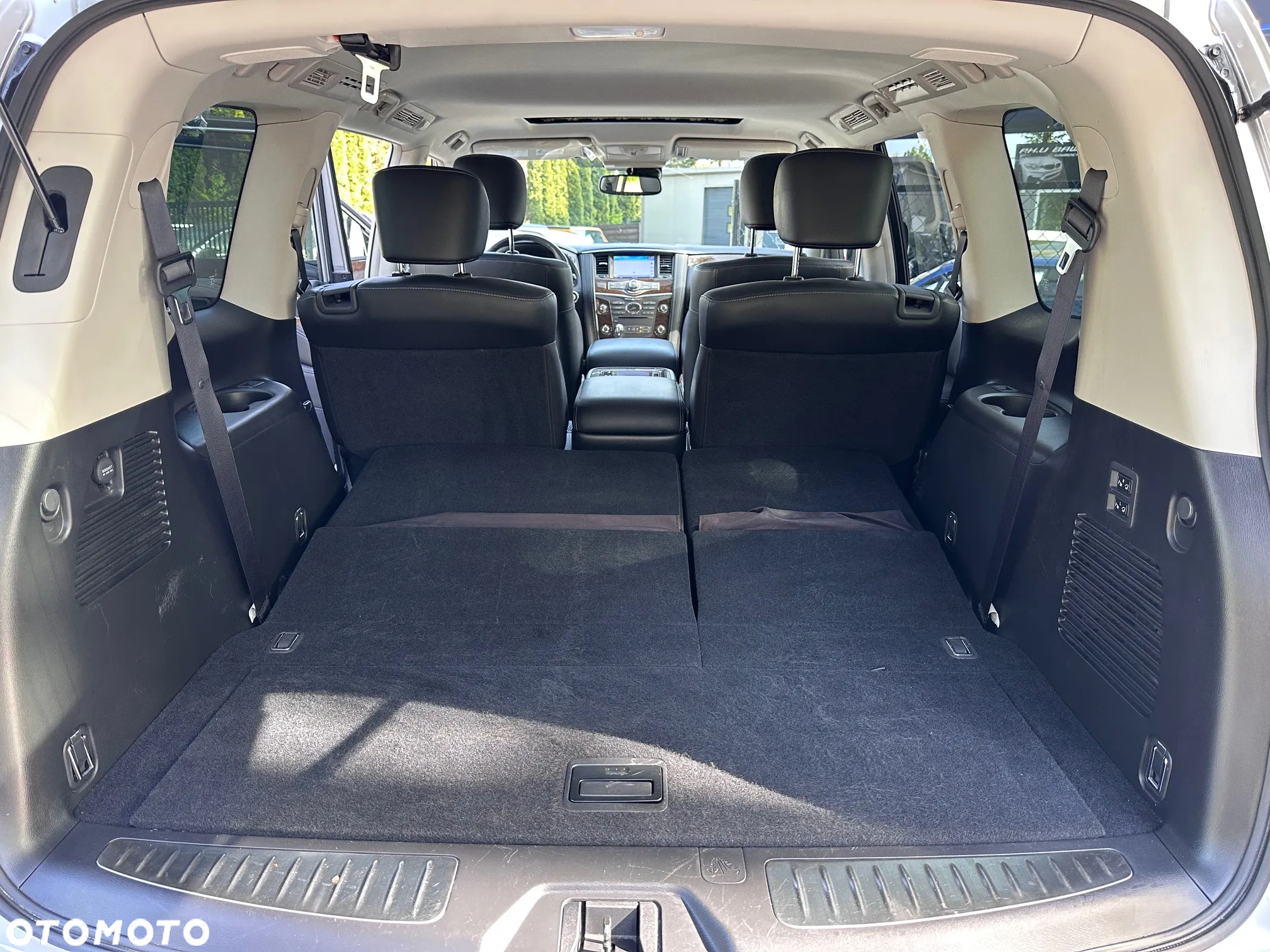 Infiniti QX80 - 9