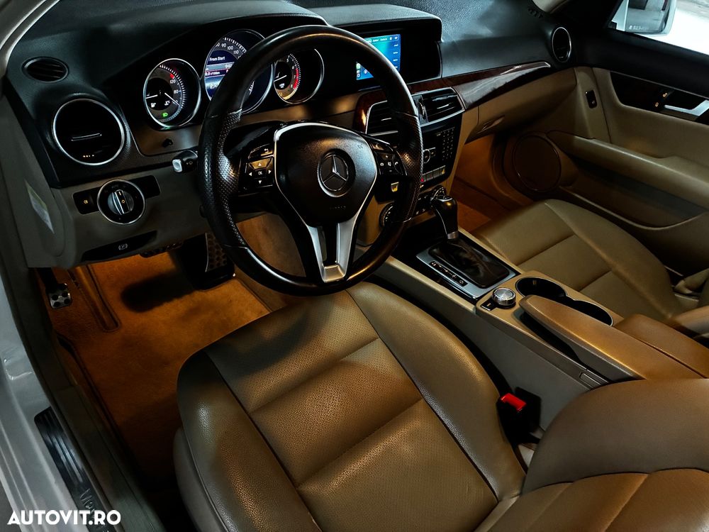 Mercedes-Benz C 250 CGI BlueEFFICIENCY - 17