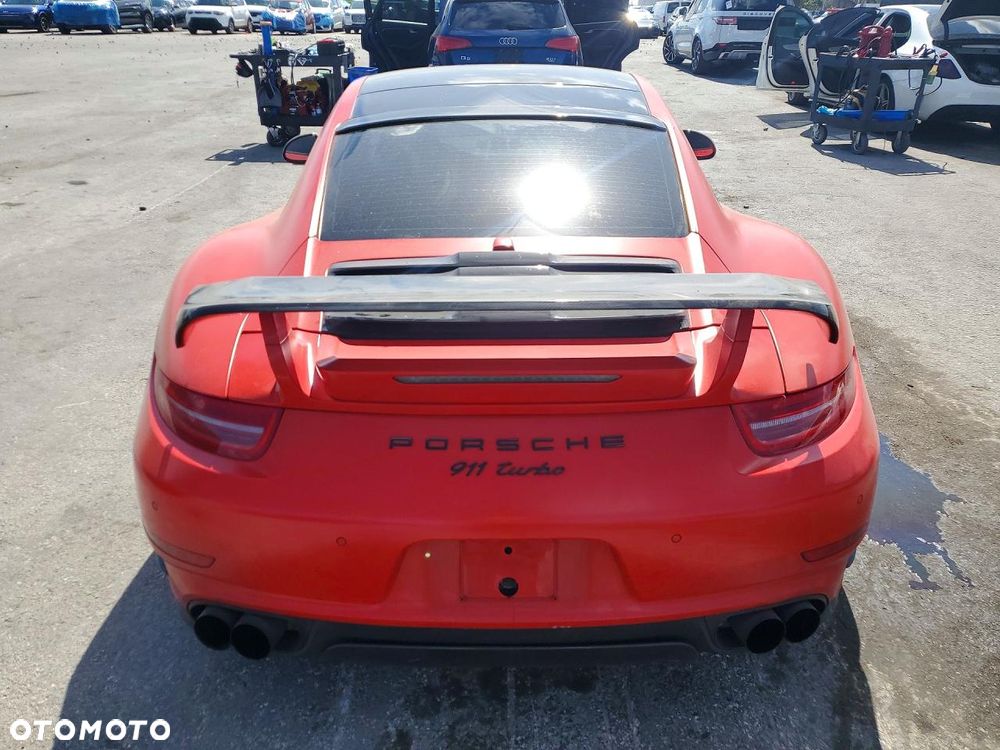 Porsche 911 Turbo - 7