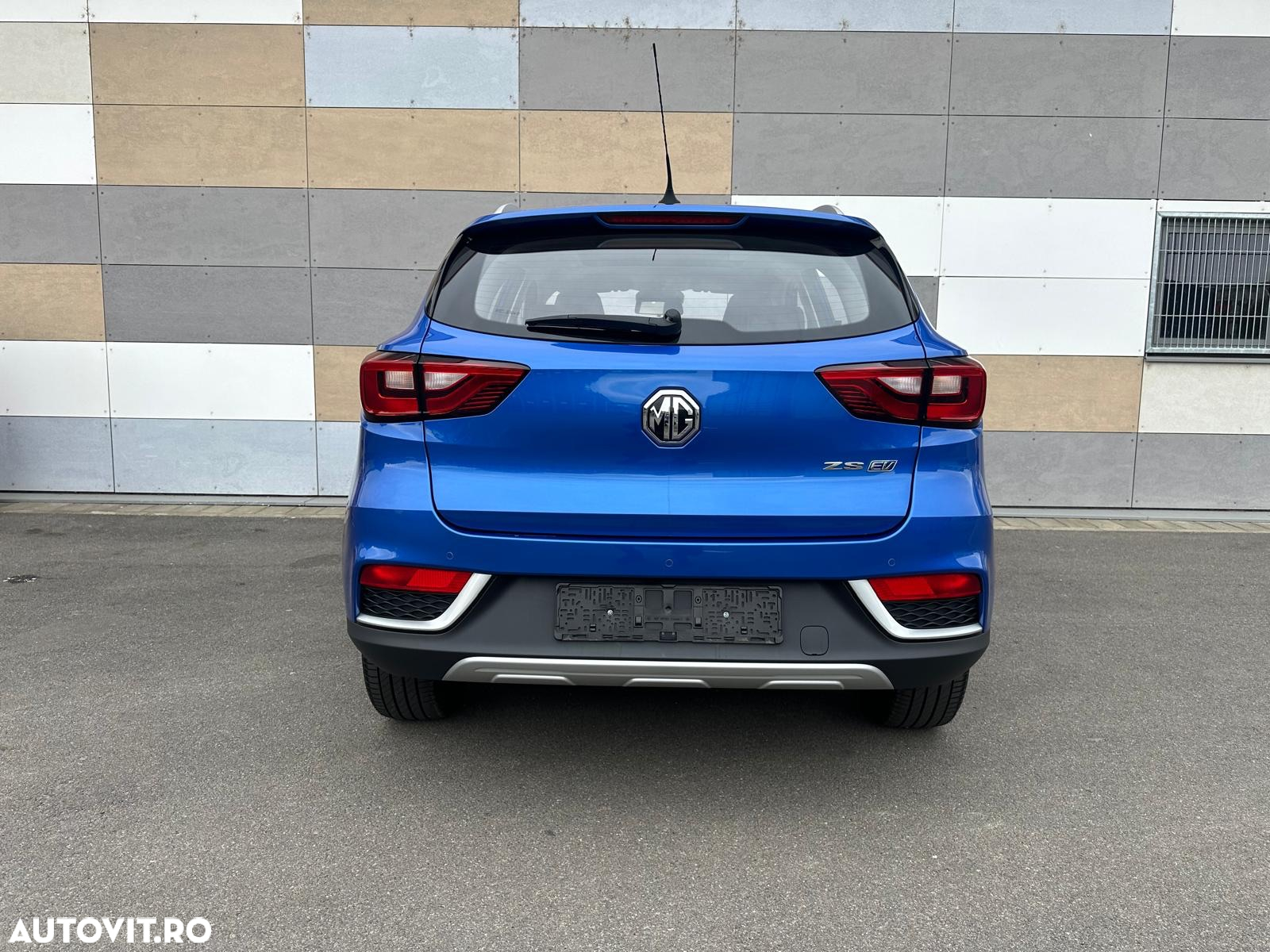 MG ZS EV Luxury - 4