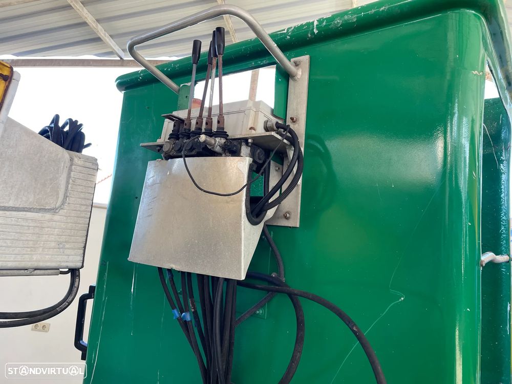 Nissan Cabstar MULTITEL HX 195  20 Mts - 13