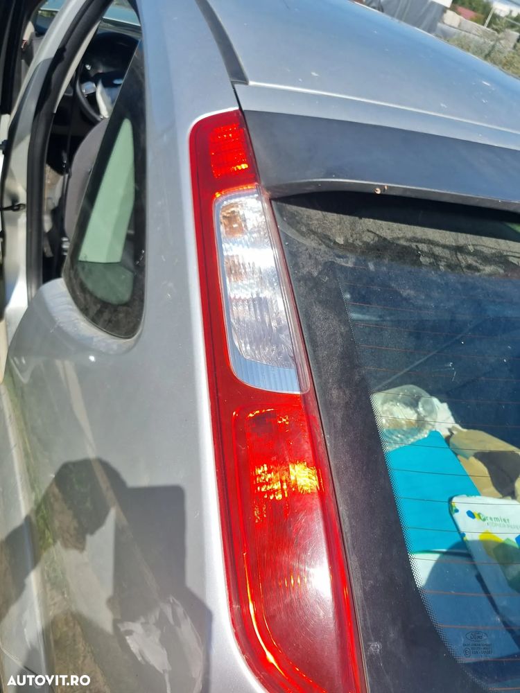 Ford Focus 1.4i Trend - 14