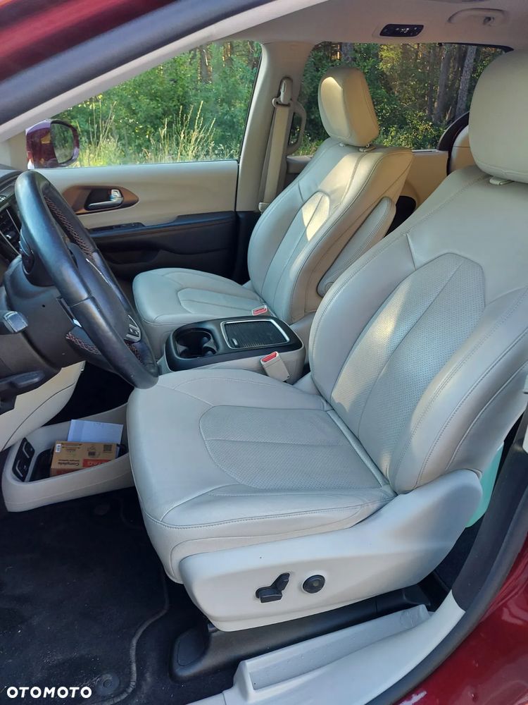 Chrysler Pacifica - 8