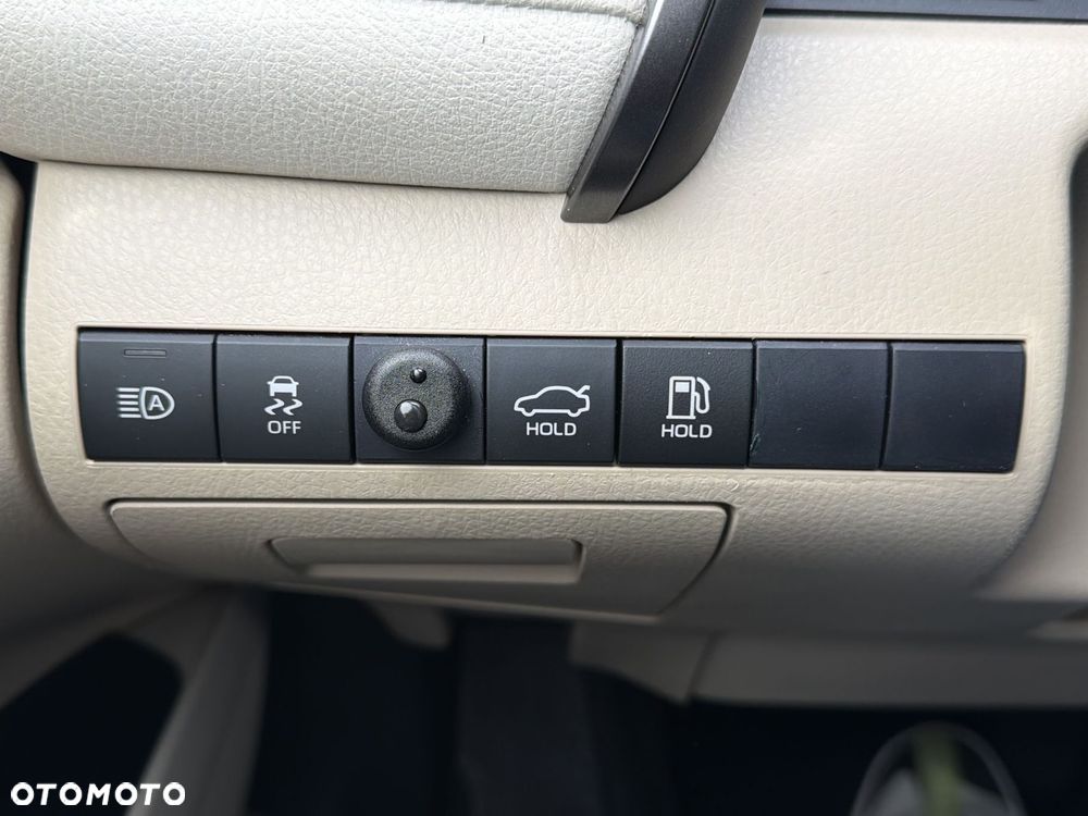 Toyota Camry 2.5 Hybrid Executive CVT - 17