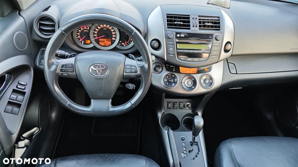 Toyota RAV4 - 8