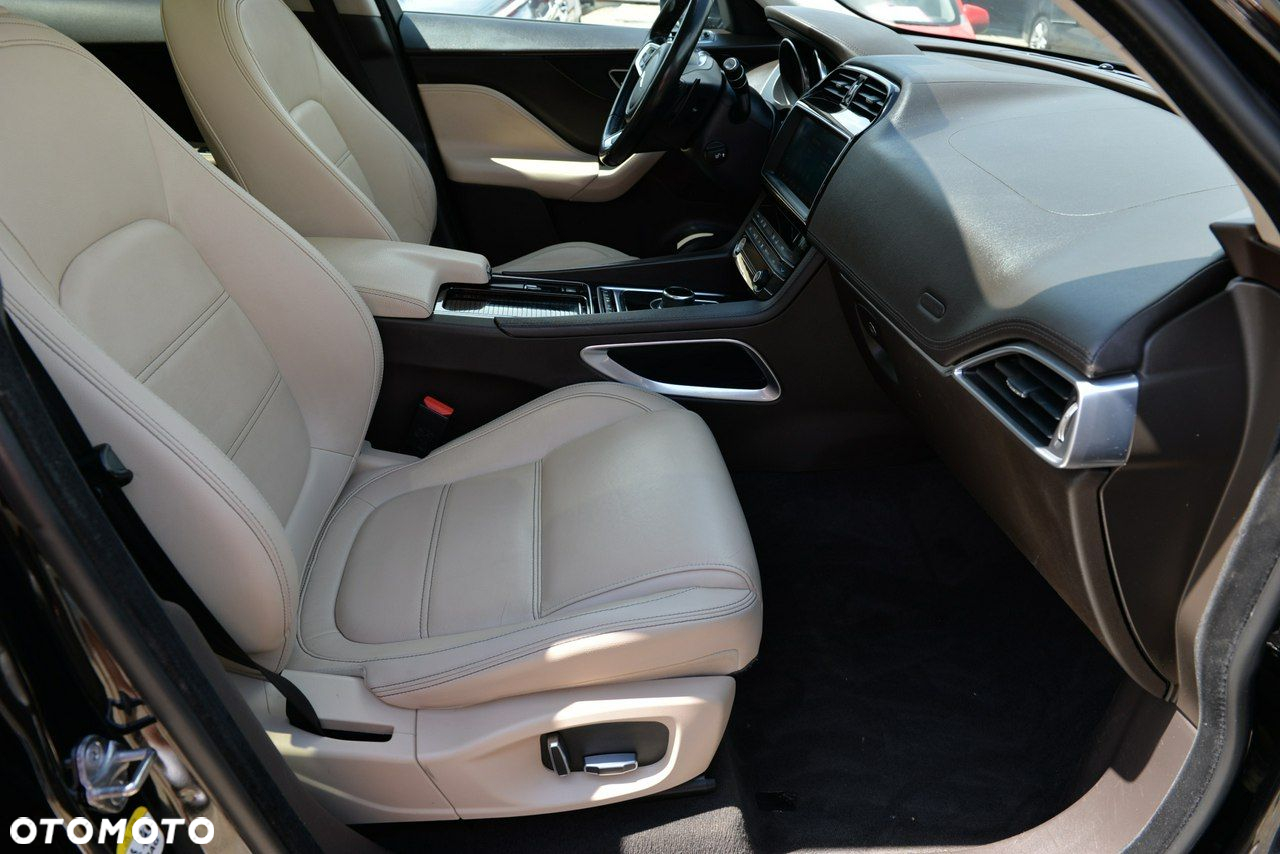 Jaguar F-Pace - 12