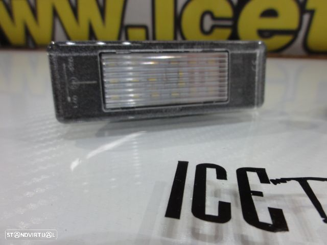 Suporte De Lâmpada De Matricula Com Led Branco Peugeot 106, 1007, 207, 308, 406, 407, 508, 607, 806, 4008, 5008, RCZ, Expert308 CC, 2008, 3008, Citroen Berlingo, C2, C3, C3 Pluriel, C4, C5, C6, C8 - 2
