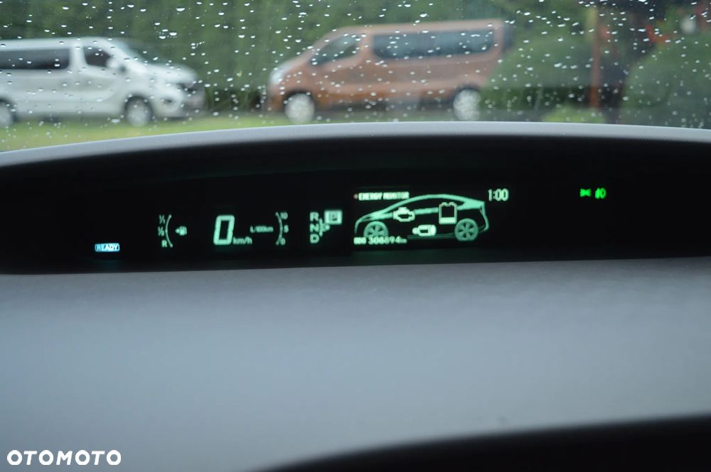 Toyota Prius 1.8 HSD Prestige - 23