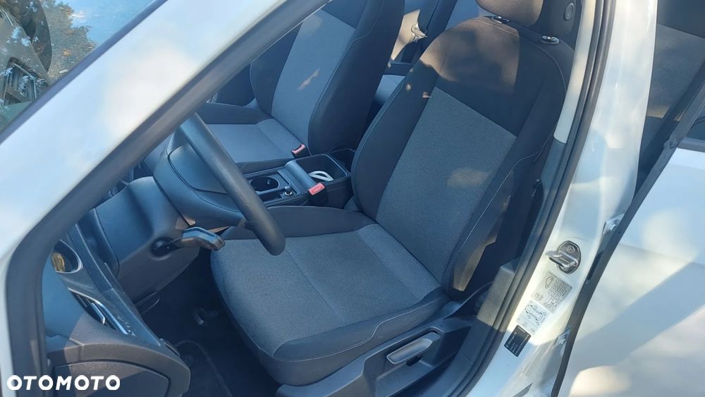 Volkswagen Golf 1.6 TDI BlueMotion Comfortline - 23