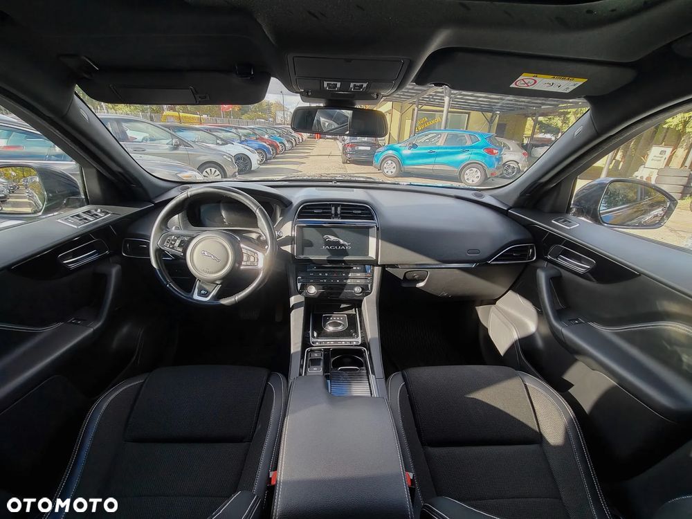 Jaguar F-Pace 25t AWD R-Sport - 8