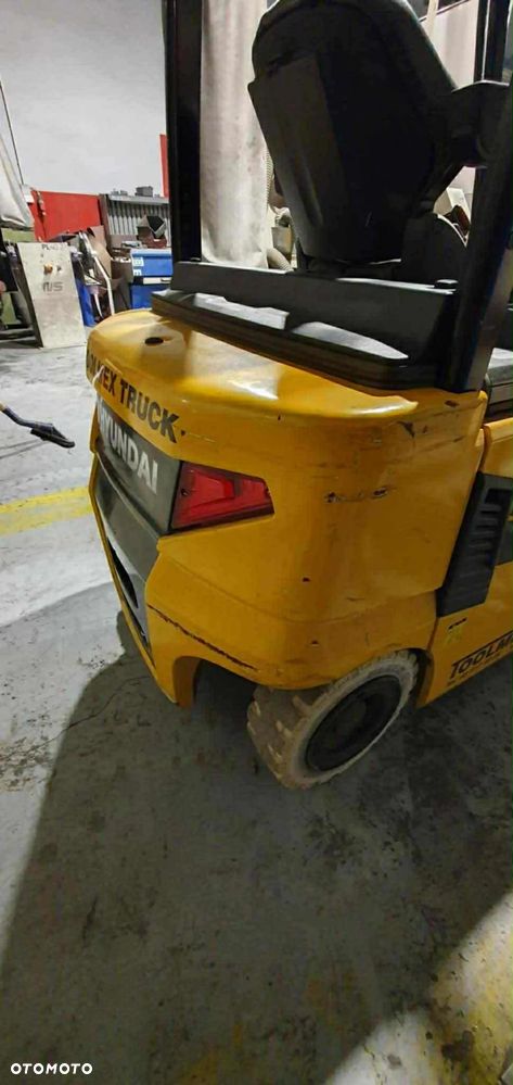 Hyundai 20B-9 - 5
