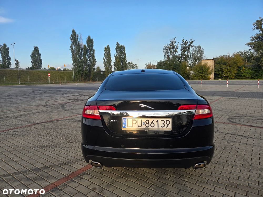 Jaguar XF 3.0 V6 D Luxury - 4