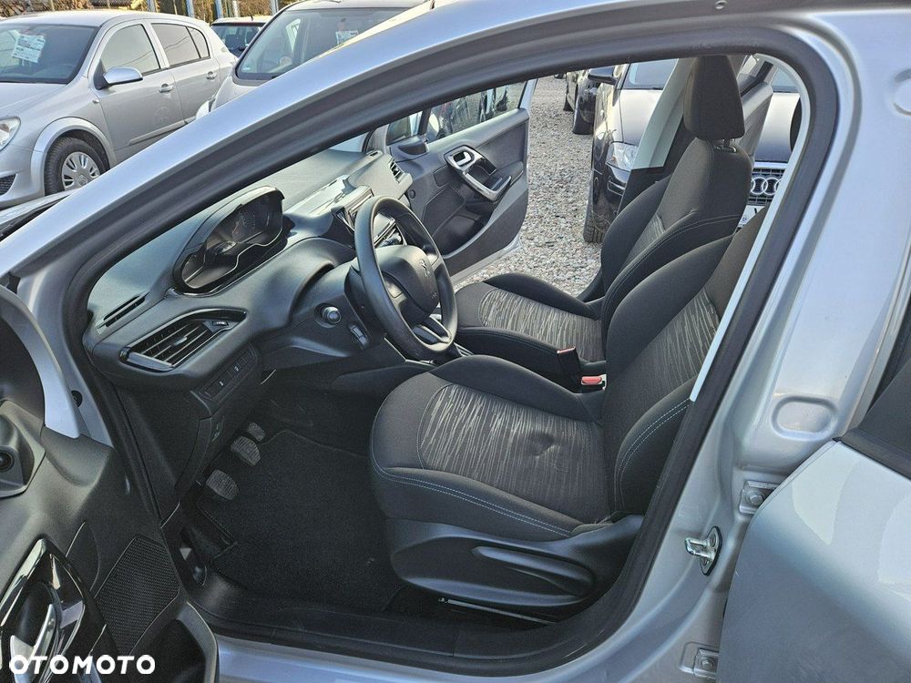 Peugeot 208 - 7