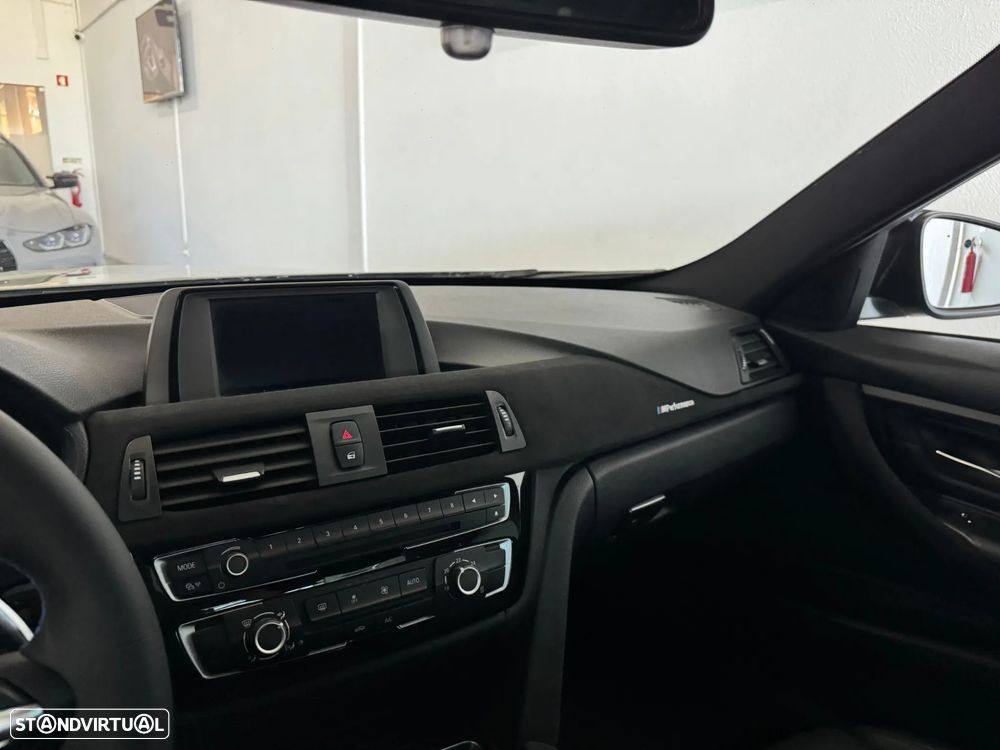 BMW 330 i Pack M Auto - 16