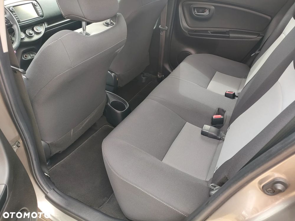 Toyota Yaris 1.0 Premium - 25
