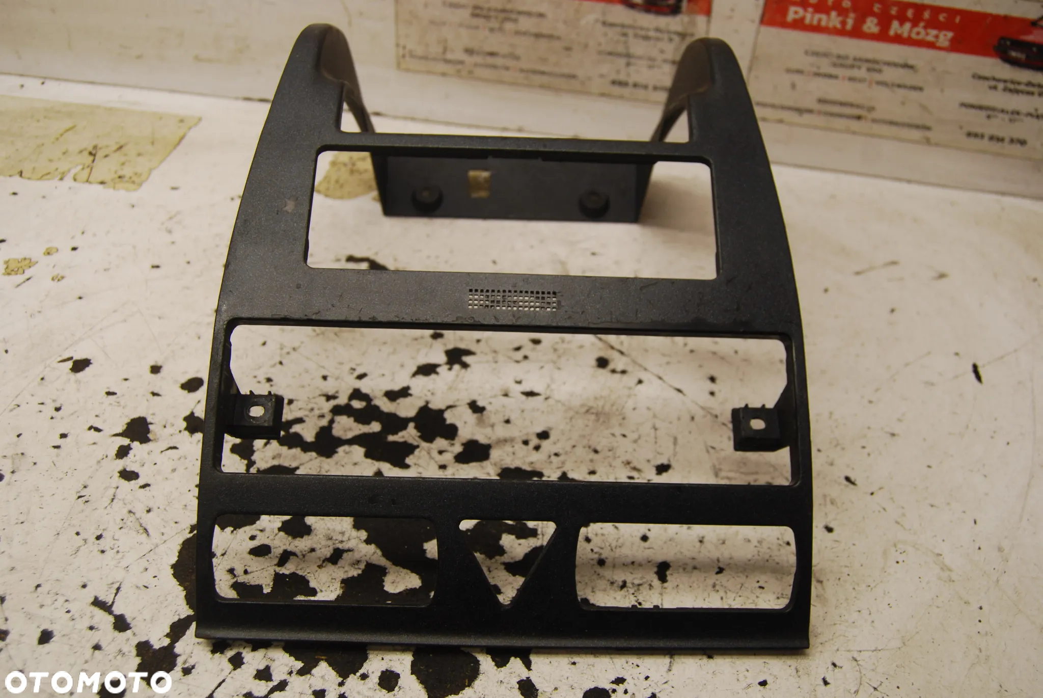 RAMKA OBUDOWA KONSOLI RADIA 8L0863263A AUDI A3 8L - 6