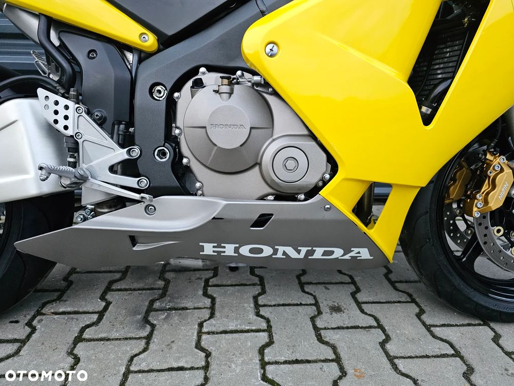 Honda CBR - 16