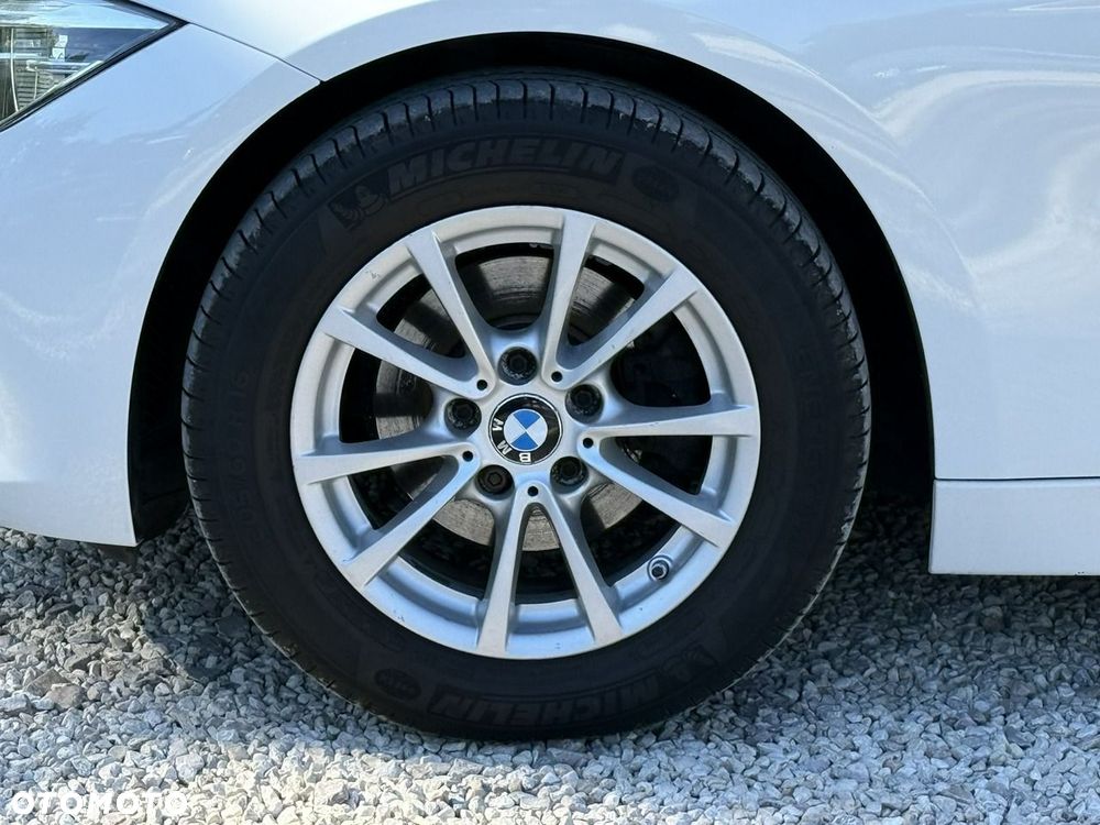 BMW Seria 3 318i GPF - 9