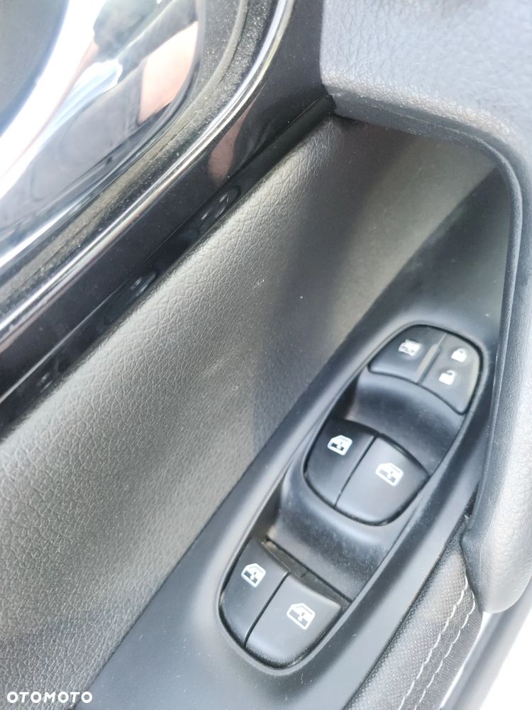 Nissan Qashqai 1.3 DIG-T ZAMA - 17