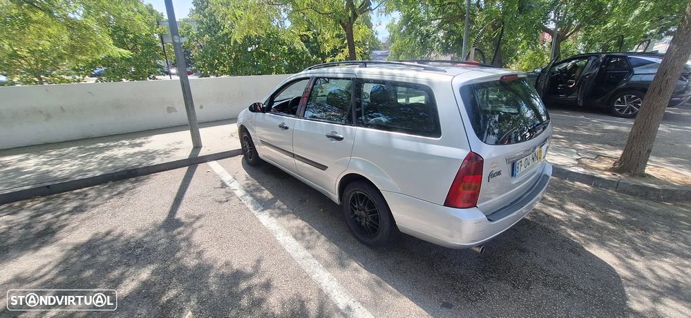 Ford Focus 1.6 Ambiente - 1