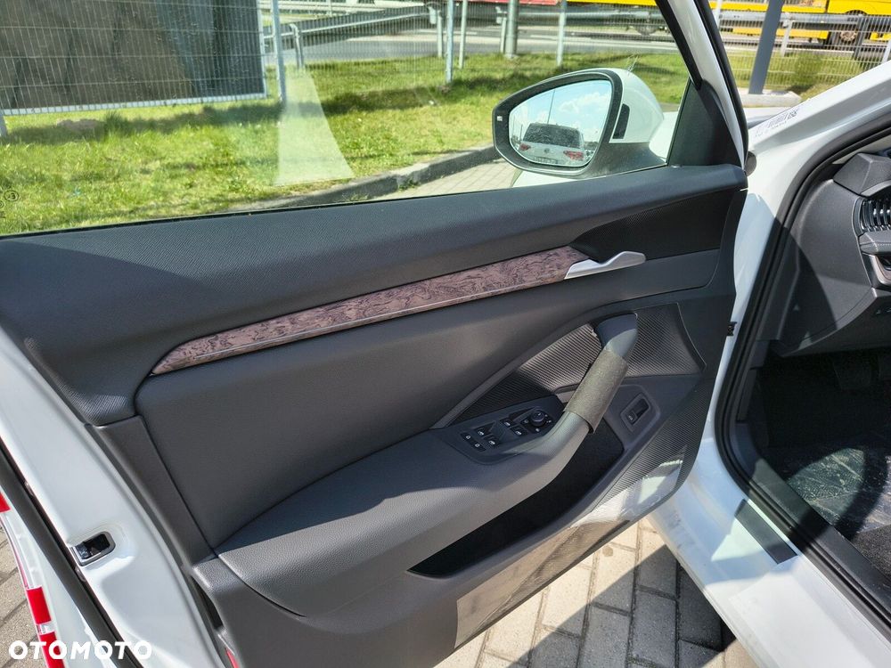 Skoda Superb 2.0 TDI SCR 4x4 L&K DSG - 17