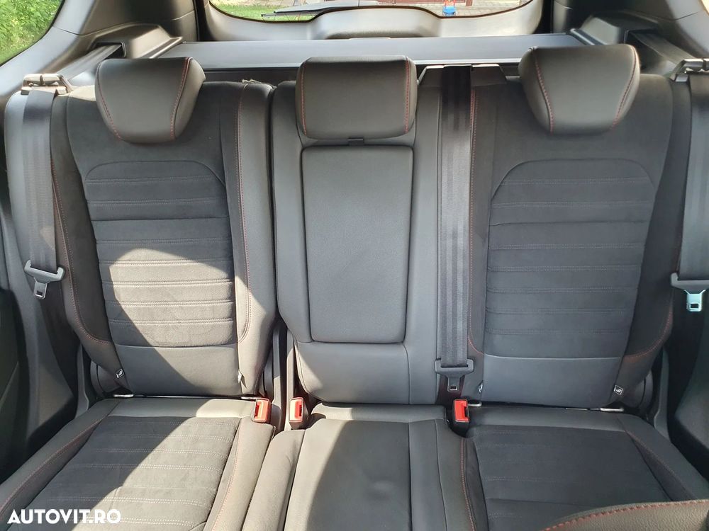 Ford Kuga 2.0 TDCi 4WD Powershift ST-Line - 33
