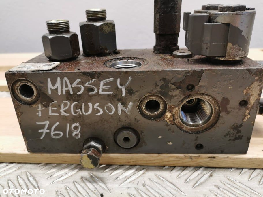 Blok zaworowy osi przedniej Massey Ferguson 7618 {Husco 735.26.602. 01} - 6