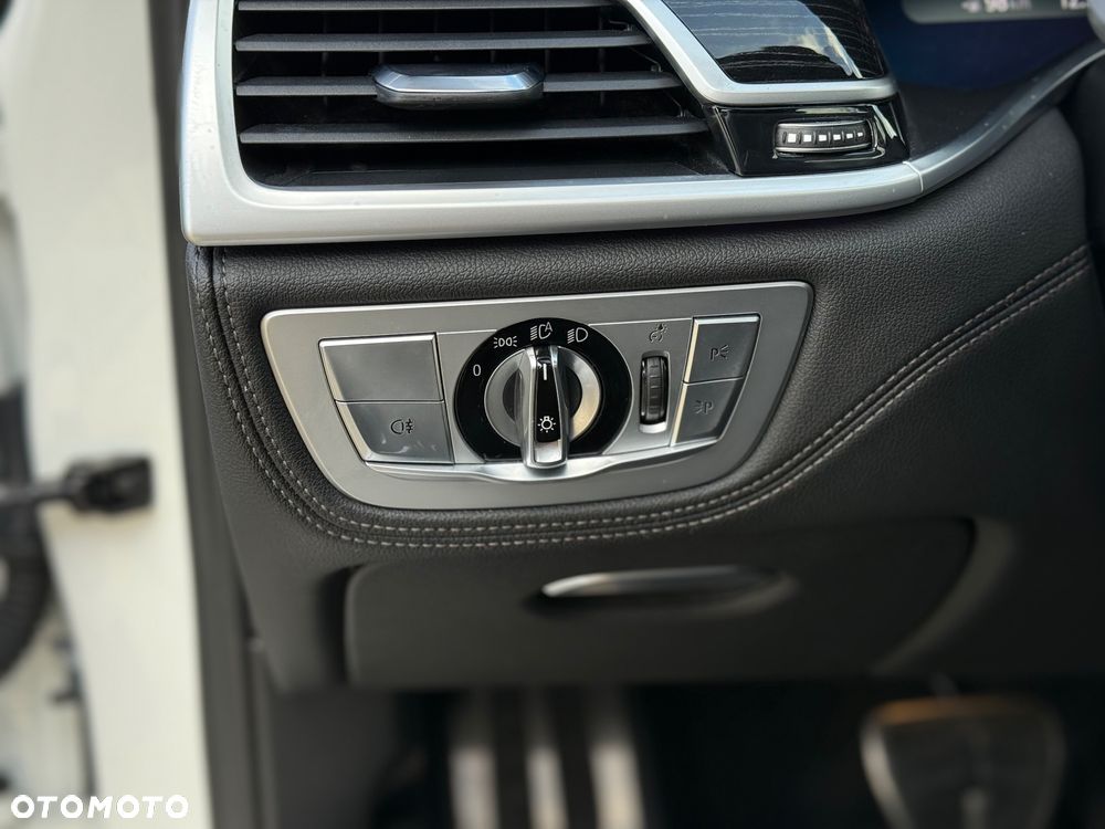 BMW Seria 7 - 18