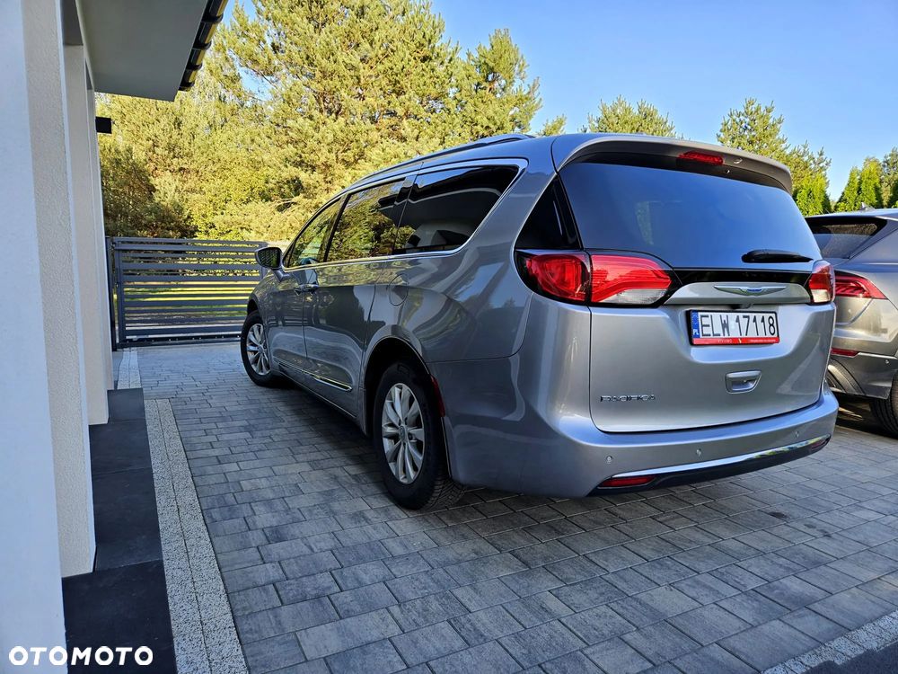 Chrysler Pacifica - 4