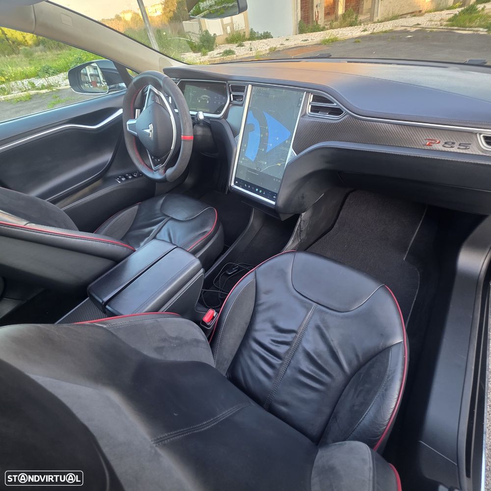 Tesla Model S - 7