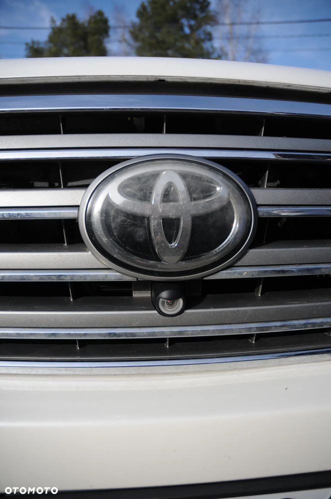 Toyota Land Cruiser - 36