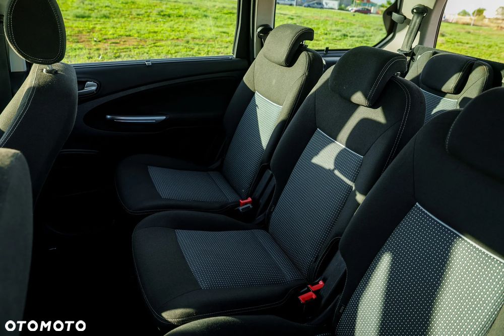 Ford Galaxy - 14